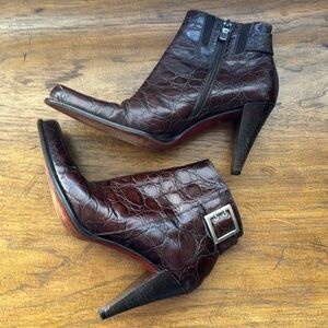 Donald J Pilner Crocodile Leather Burgundy Ankle Boots